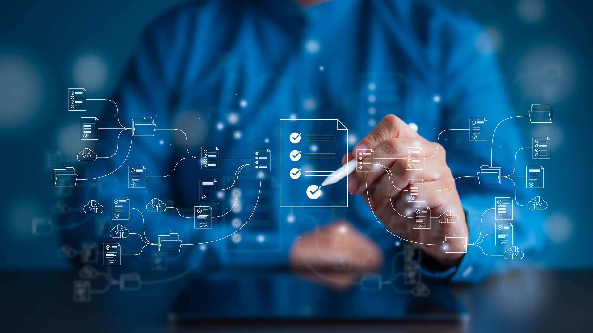 Professionista gestisce sistema di gestione documenti DMS con interfaccia organizzata di cartelle e file su laptop, installando software di backup online e archiviazione dati. Questa tecnologia avanzata per l'organizzazione digitale riflette l'approccio professionale di Facilesito.it nella creazione di siti web professionali. Sviluppo web rapido con gestione contenuti ottimizzata, backup sicuro e soluzioni digitali complete per il successo online aziendale in 72 ore a prezzi competitivi.
